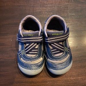 Toddler Stride Rite shoes grey and navy. Size 6W